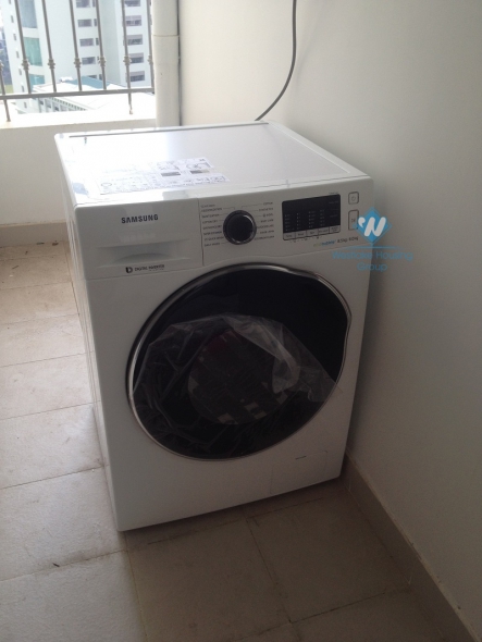 Modern two bedrooms for rent in Vinhomes Nguyen Chi Thanh, Dong Da, Ha Noi